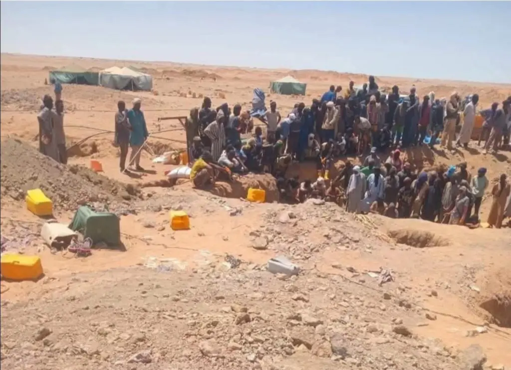 منقبون يحتجون في ازويرات رفضا لإبعادهم من مناطق التنقيب 