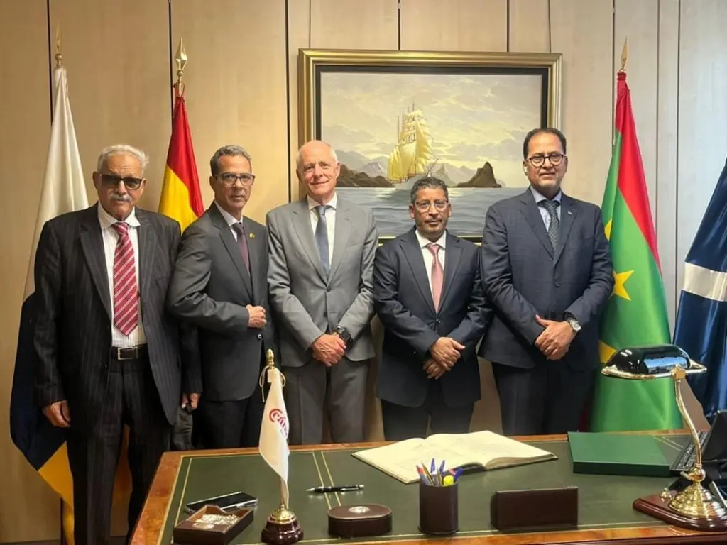 نحو نقل حضري عصري.. موريتانيا توقع اتفاقية لدراسة إنشاء نظام “ترامواي” في نواذيبو