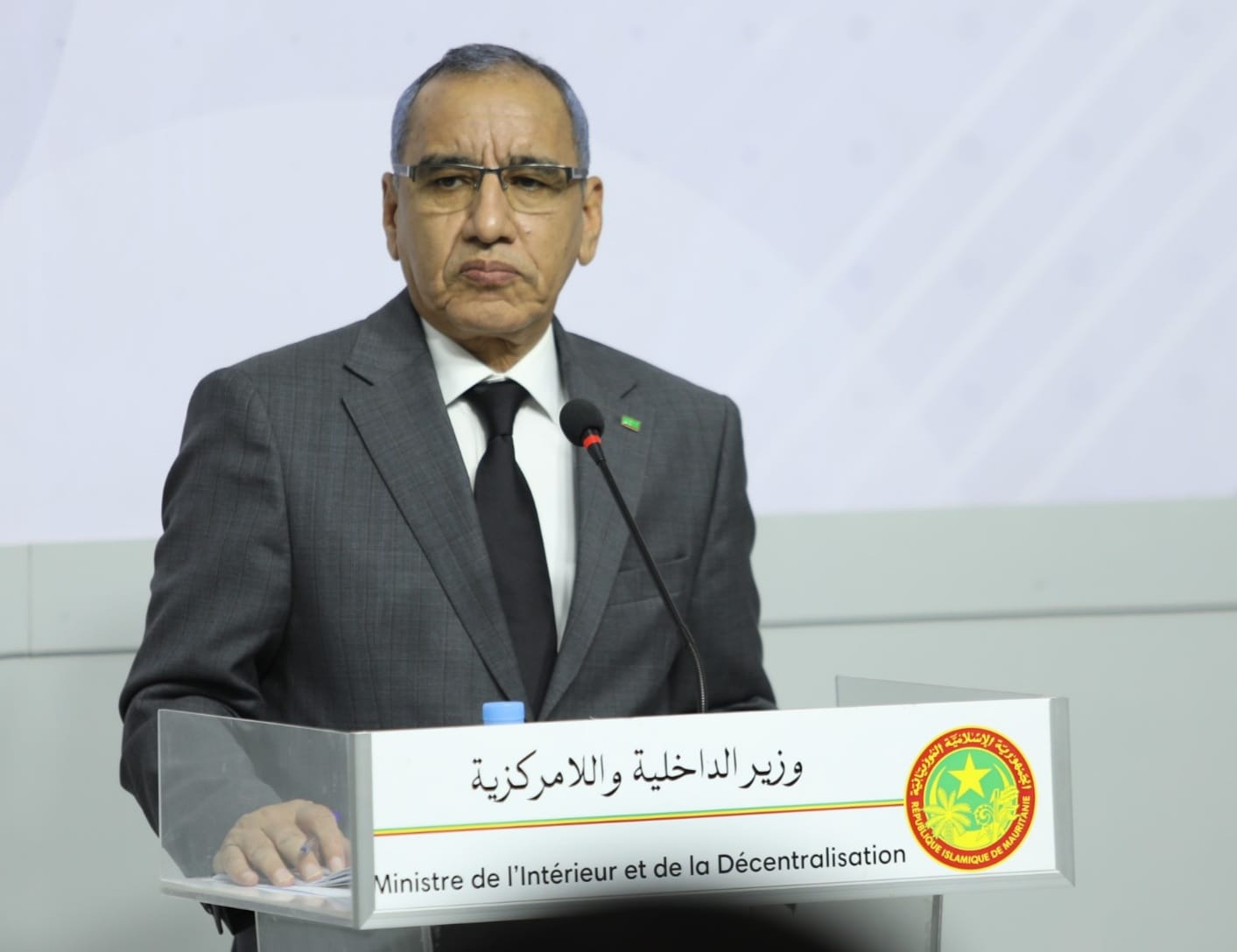 لإنقاذ الحوار من “عقدة المأموريات”.. وزير الداخلية يدخل على الخط باجتماعات انفرادية مع قادة الأحزاب