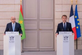 الرئيس الموريتاني محمد ولد الشيخ الغزواني ونظيره الفرنسي إيمانويل ماكرون